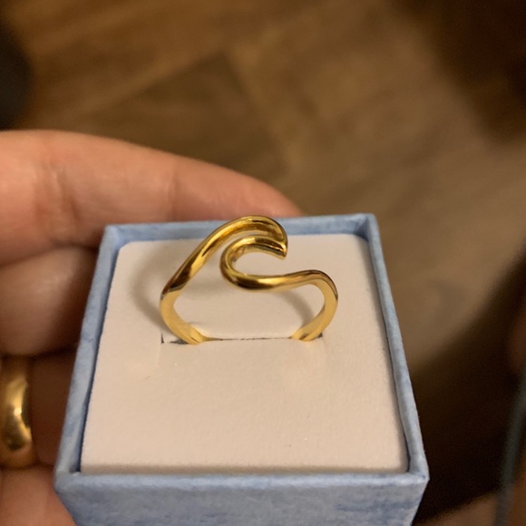 14K gold plated over 925 Sterling Silver Ring - Picture 4 of 6